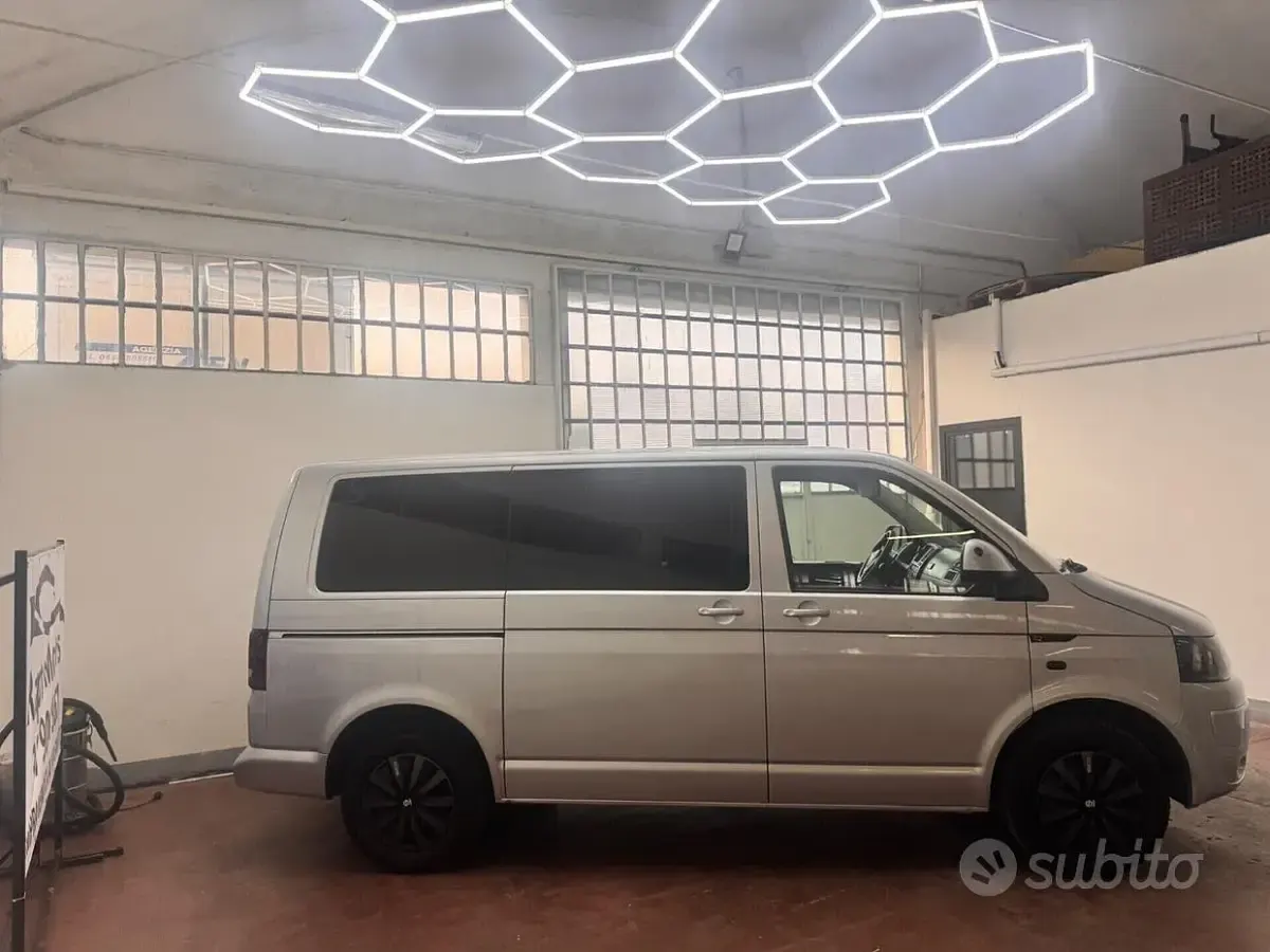 Usata VW Multivan 140 CV (102 kW) 2011 Grigio Monovolume