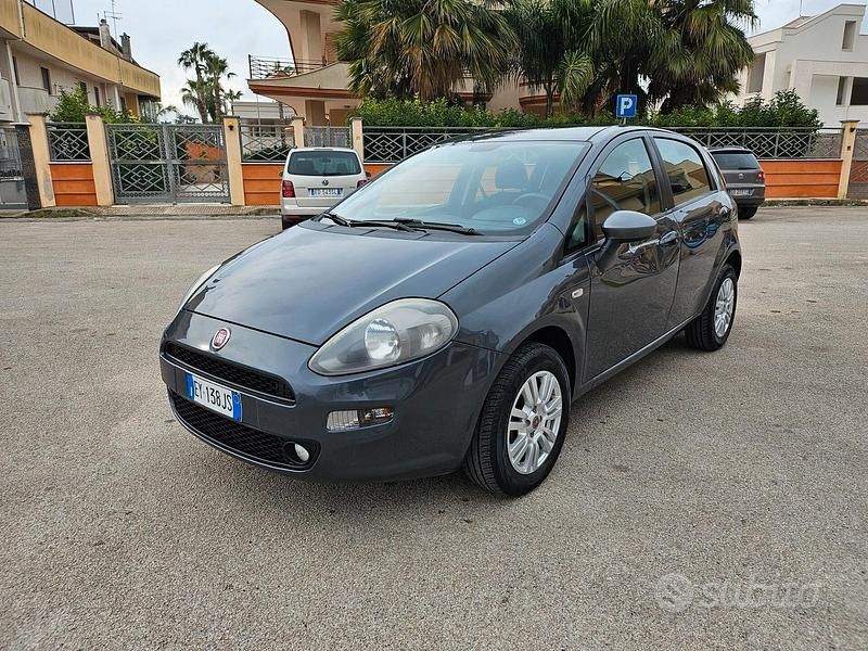 Grigio Usata 2015 Fiat Punto Tre volumi | 3490 € (Ottimo prezzo) - Immagine 1/4