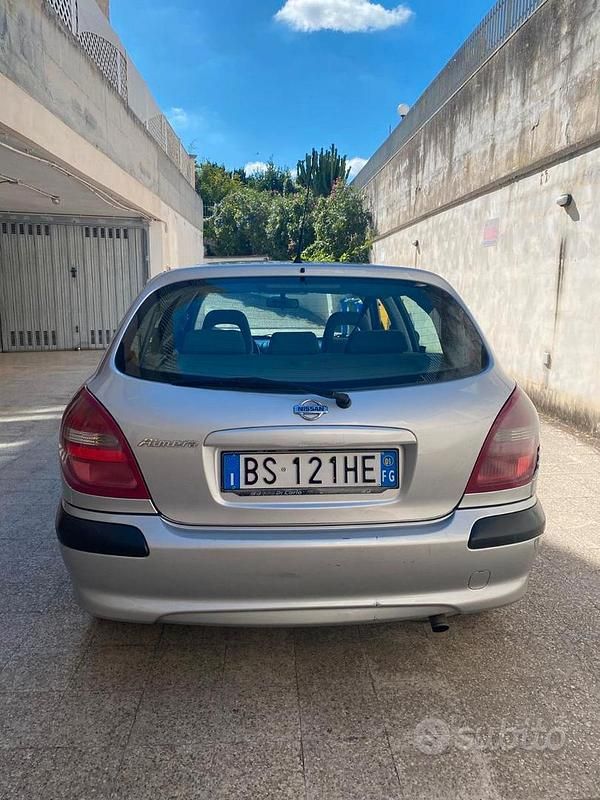 Usata Nissan Almera 110 CV (80 kW) 2001 Grigio Berlina