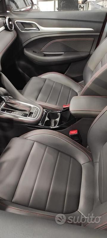 Usata MG ZS 111 CV (81 kW) 2022 Nero Berlina