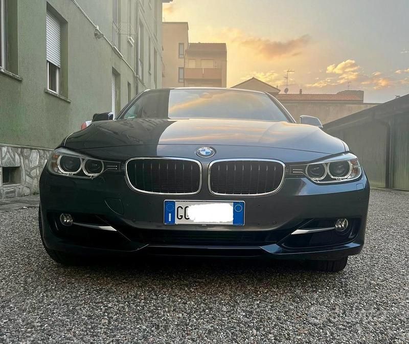 Usata BMW 325 Sport Line 224 CV (164 kW) 2015 Grigio Berlina