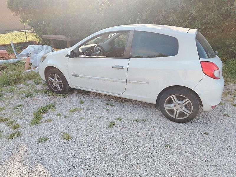 Usata Renault Clio II 75 CV (55 kW) 2009 Berlina