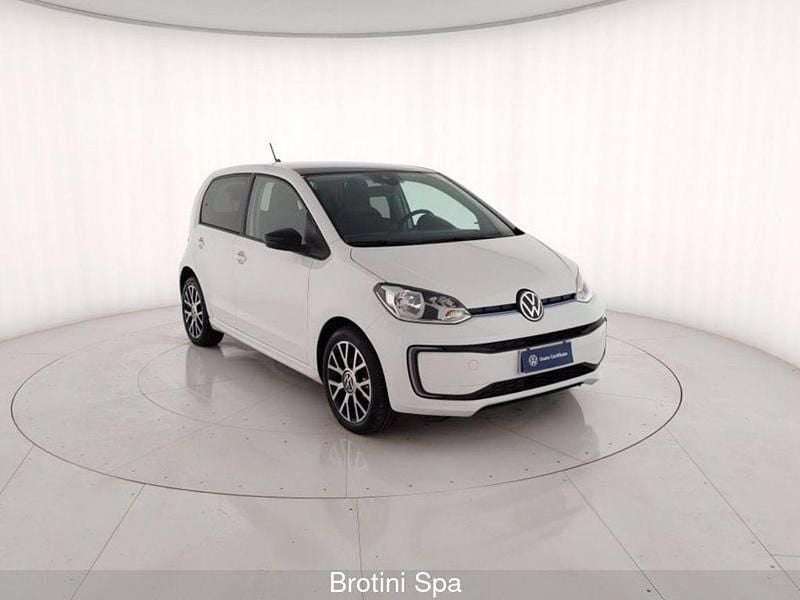 Usata VW e-up! 61 kW (83 CV) 2021 Bianco pastello Utilitaria