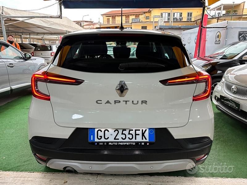 Usata Renault Captur Intens 101 CV (74 kW) 2020 Beige SUV