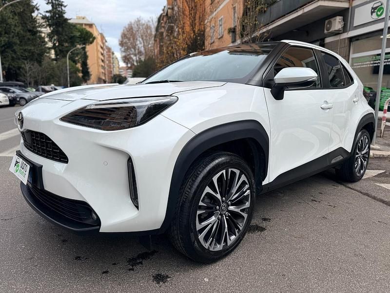 Usata Toyota Yaris Hybrid Lounge 92 CV (67 kW) 2022 Bianco Station wagon