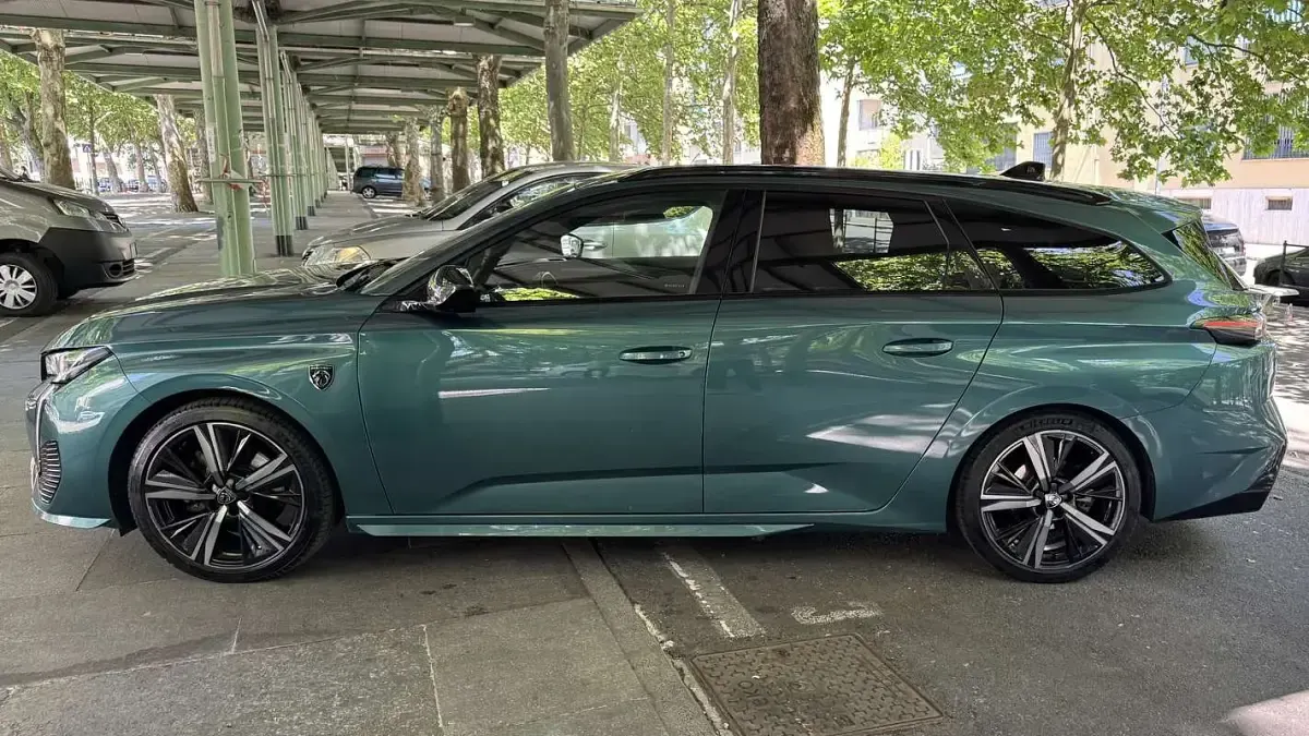 Usata Peugeot 308 GT 131 CV (96 kW) 2022 Verde Station wagon