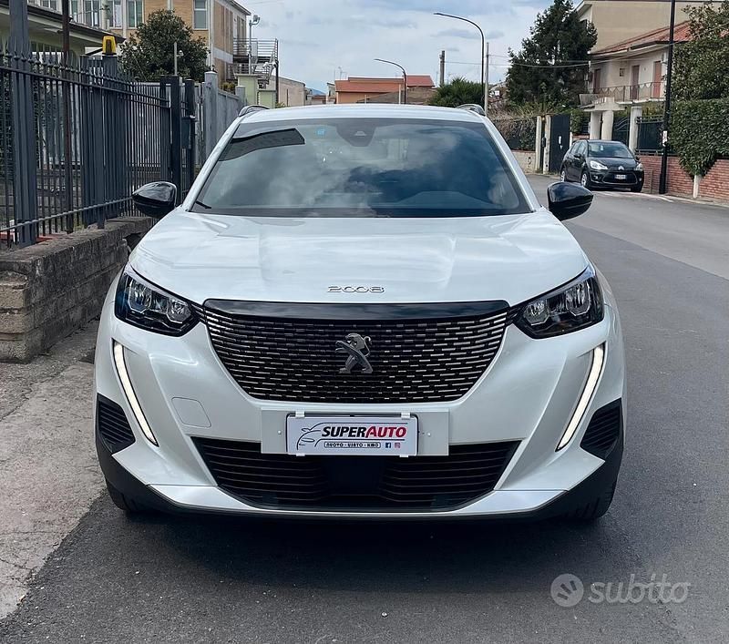 Usata Peugeot 2008 Allure 131 CV (96 kW) 2022 Bianco SUV