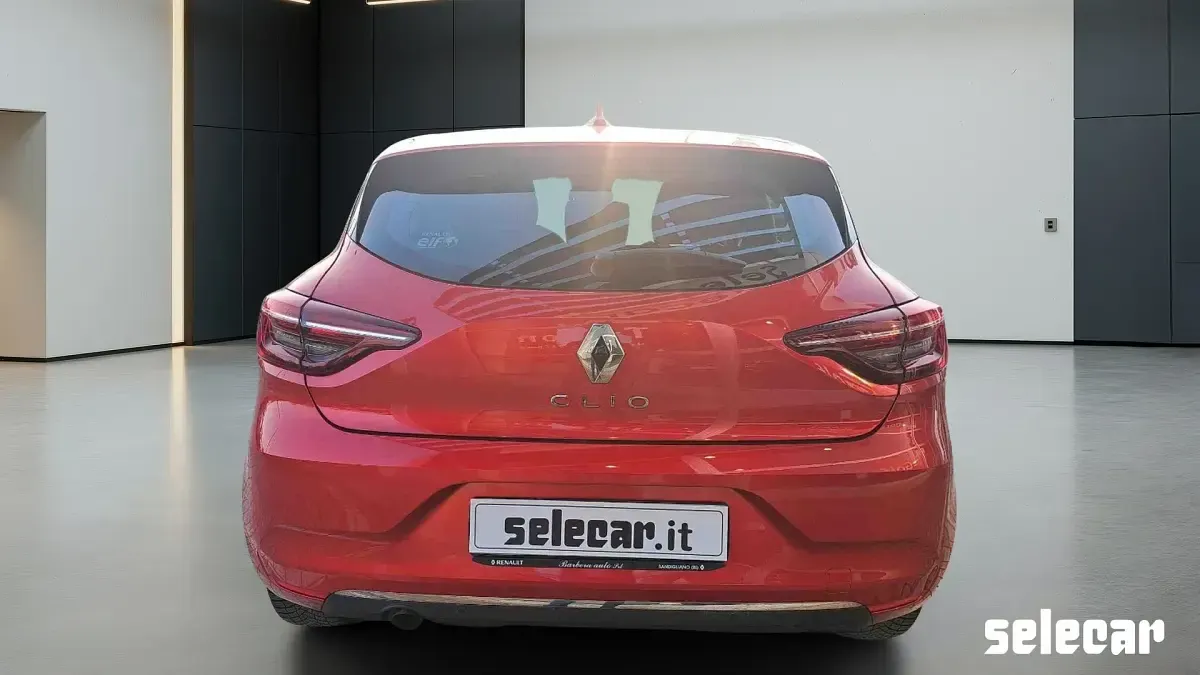 Usata Renault Clio V Intens 86 CV (63 kW) 2020 Rosso metallizzato Berlina