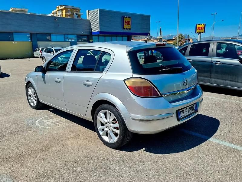 Usata Opel Astra 101 CV (74 kW) 2004 Grigio Utilitaria