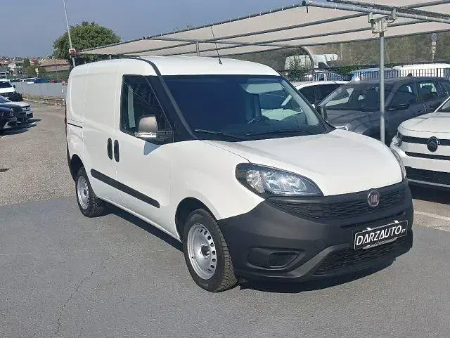 Usata Fiat Doblò Business 95 CV (69 kW) 2020 Bianco pastello Monovolume