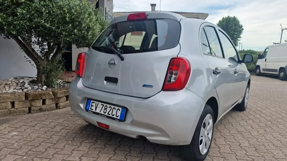 Usata Nissan Micra Tekna 80 CV (58 kW) 2014 Argento Utilitaria