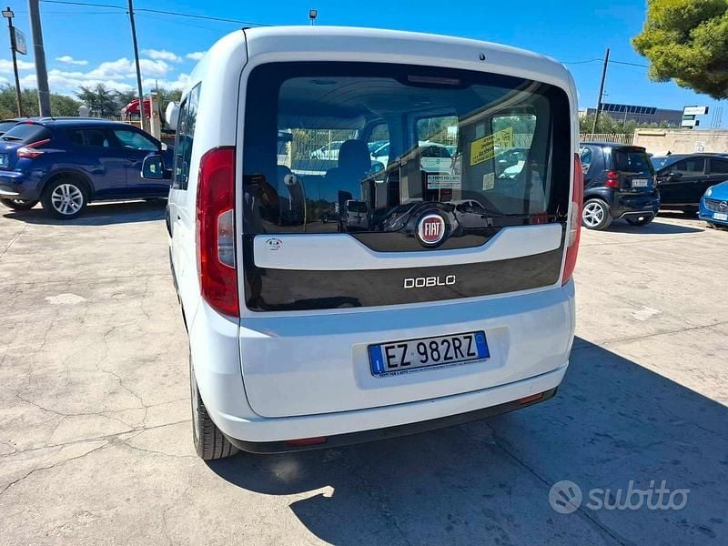 Usata Fiat Doblò Lounge 120 CV (88 kW) 2015 Bianco Monovolume