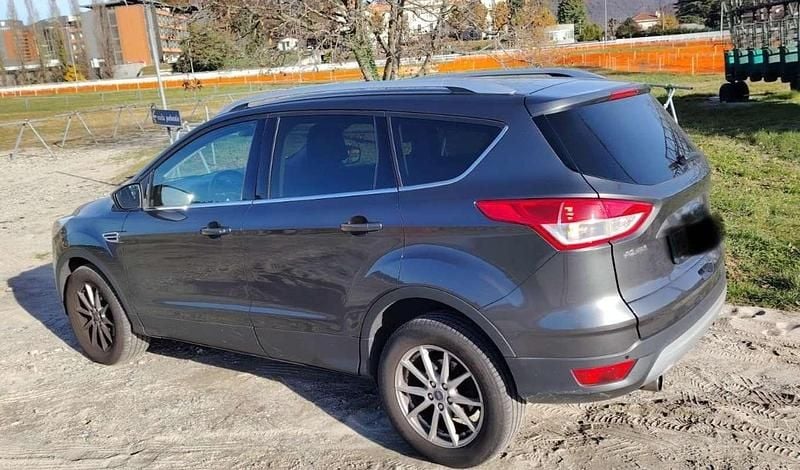 Usata Ford Kuga Titanium 120 CV (88 kW) 2016 Grigio SUV
