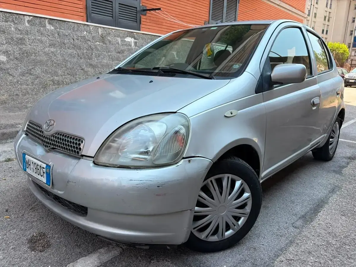 Usata Toyota Yaris Sol 68 CV (50 kW) 2000 Berlina