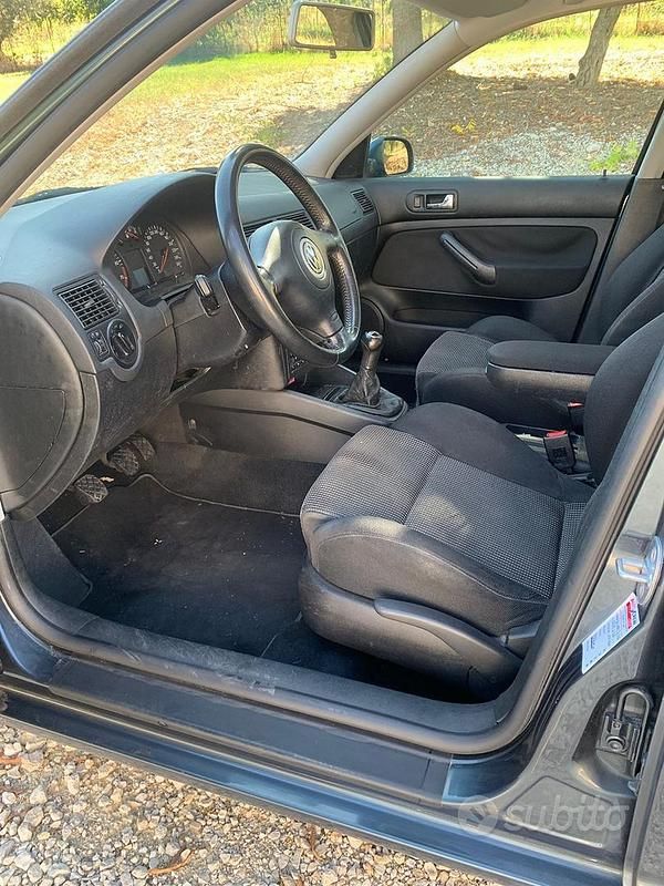 Usata VW Golf IV Highline 105 CV (77 kW) 2001 Nero Berlina