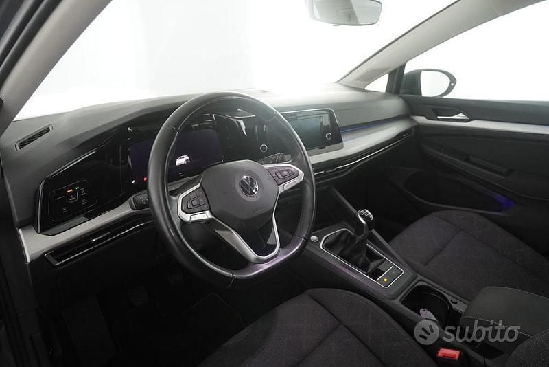 Usata VW Golf VII Life 150 CV (110 kW) 2021 Grigio Utilitaria