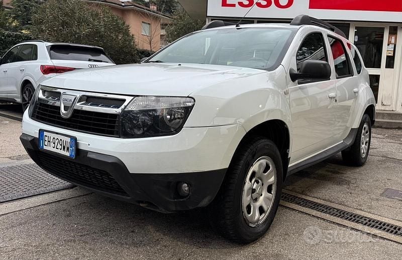 Bianco Usata 2011 Dacia Duster SUV | 4900 € (Buon prezzo) - Immagine 1/4