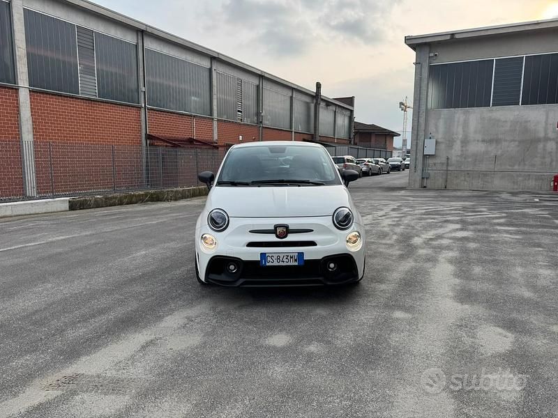 Usata Abarth 695 Competizione 180 CV (132 kW) 2024 Bianco Utilitaria