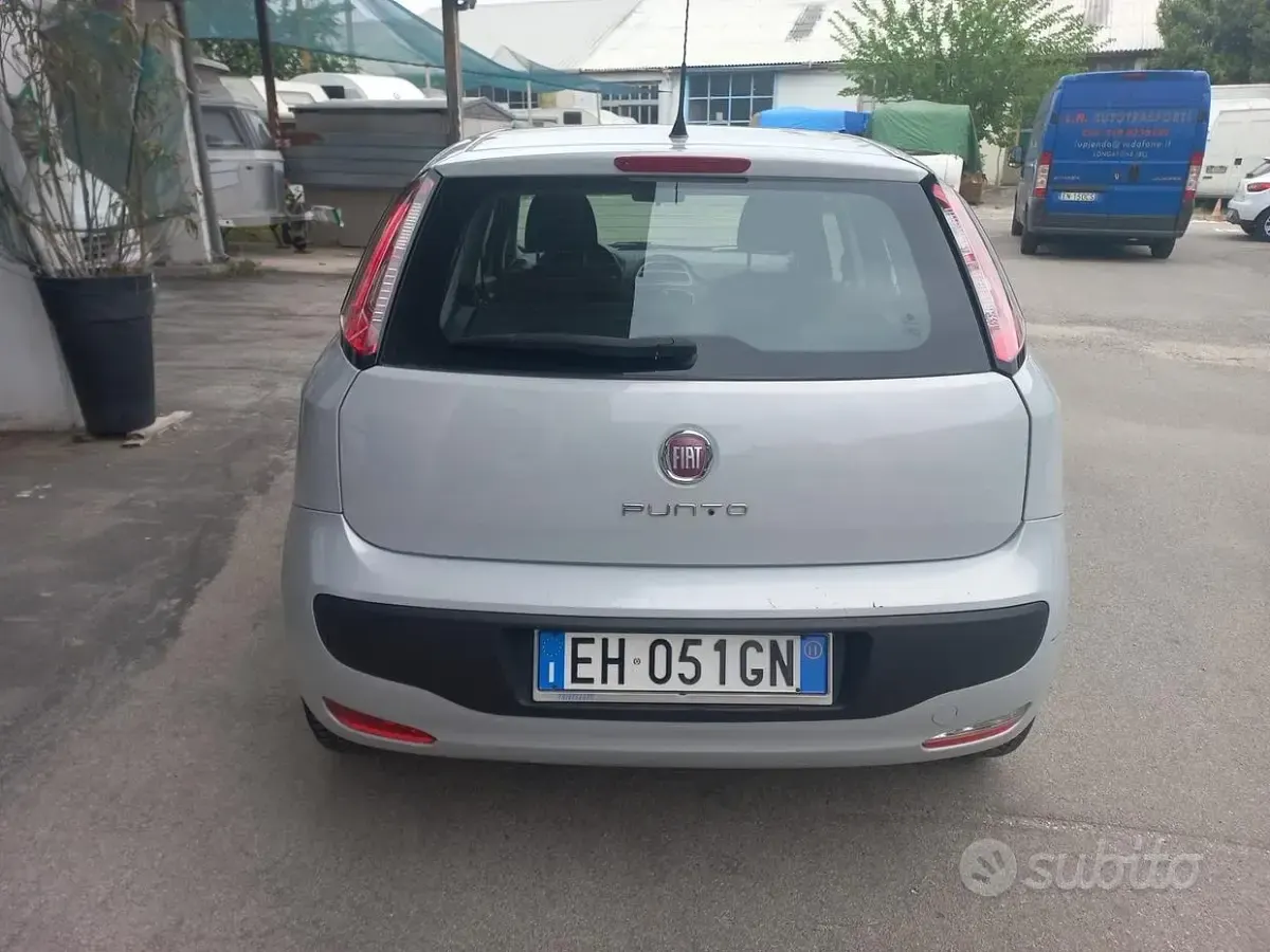 Usata Fiat Grande Punto 75 CV (55 kW) 2011 Grigio Utilitaria