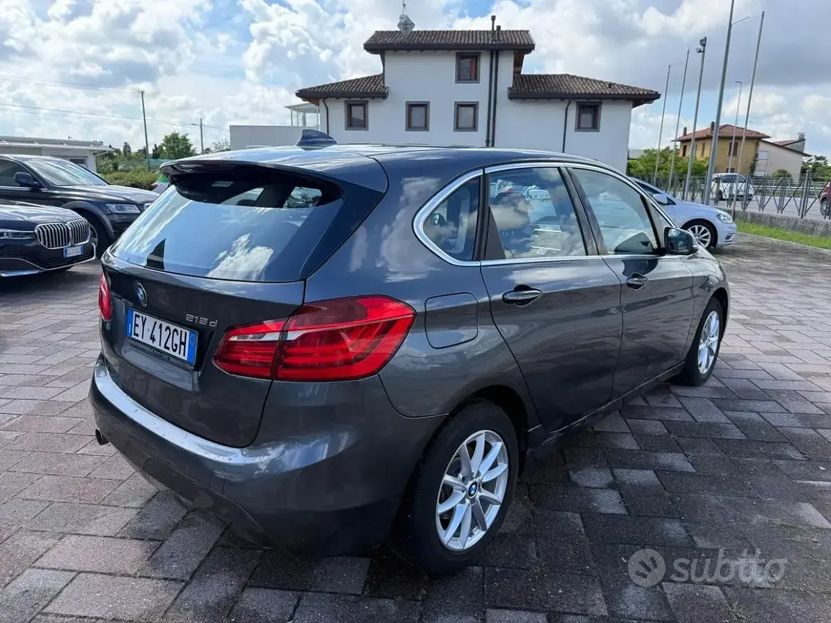 Usado BMW 218 Advantage 150 HP (110 kW) 2015 Cinzento Carrinha