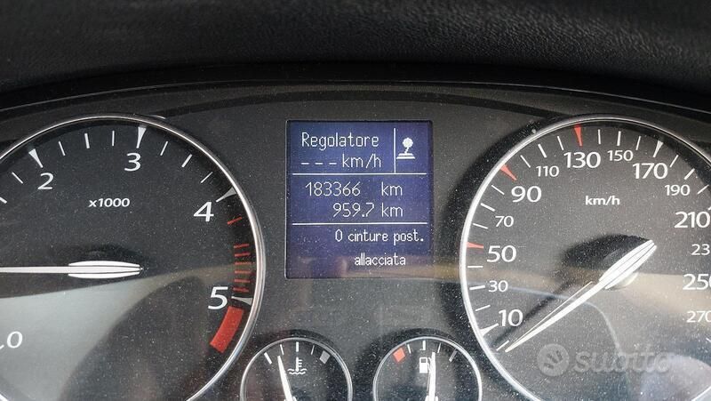 Bianco Usata 2010 Renault Laguna Coupé Coupé | 8200 € - Immagine 1/4