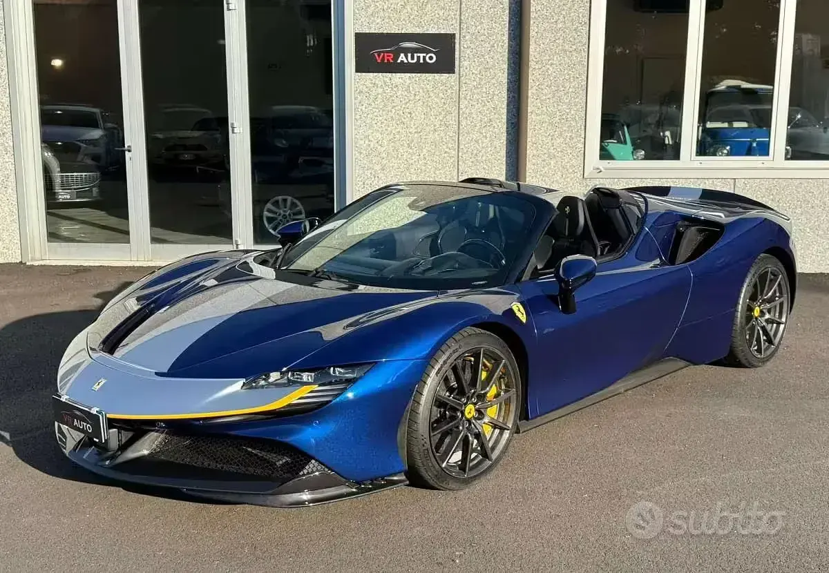 Usata Ferrari SF90 780 CV (573 kW) 2021 Cabrio