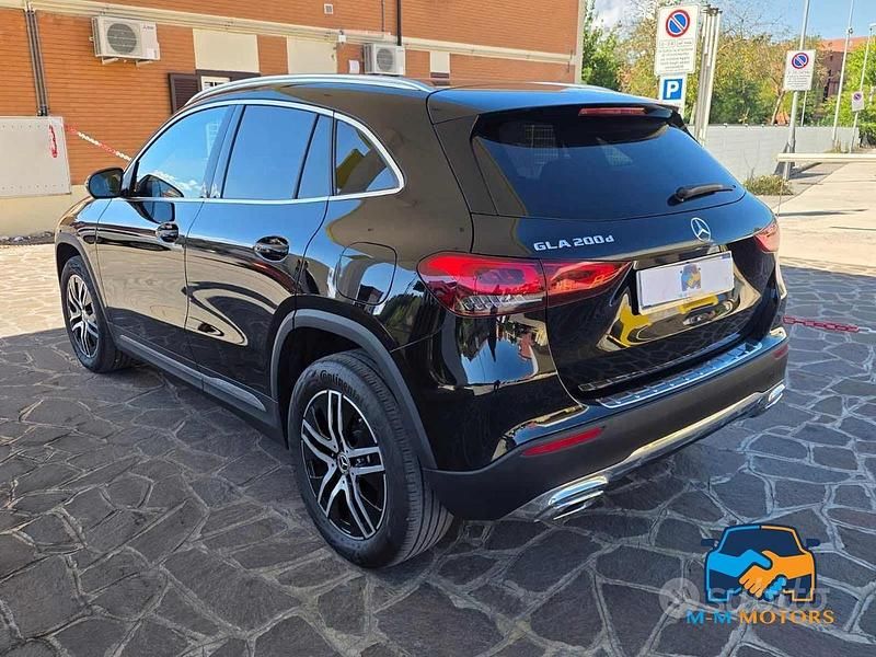 Begagnad Mercedes GLA200 Premium 150 HK (110 kW) 2023 Svart SUV
