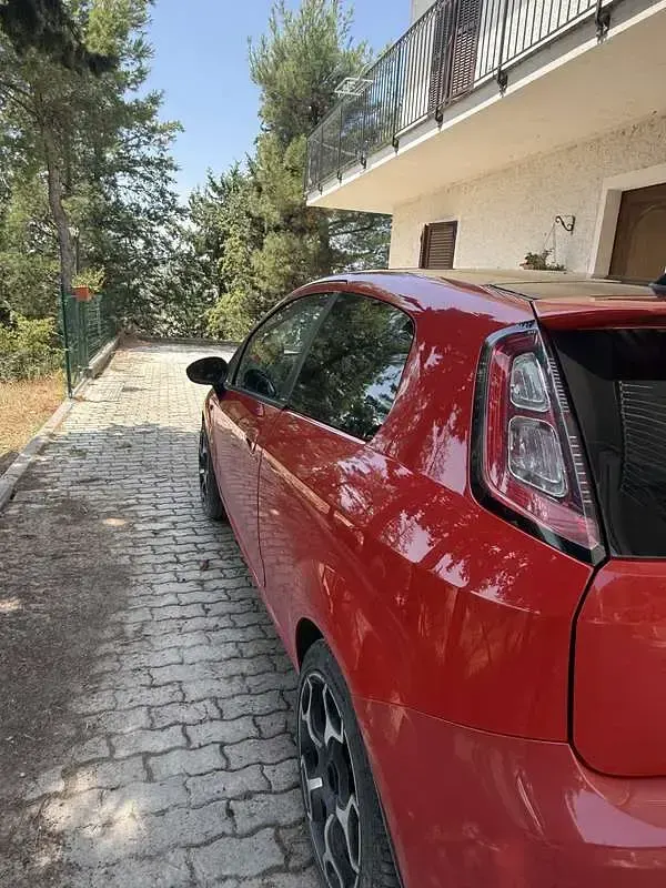 Usata Fiat Punto Sport 105 CV (77 kW) 2013 Rosso Utilitaria
