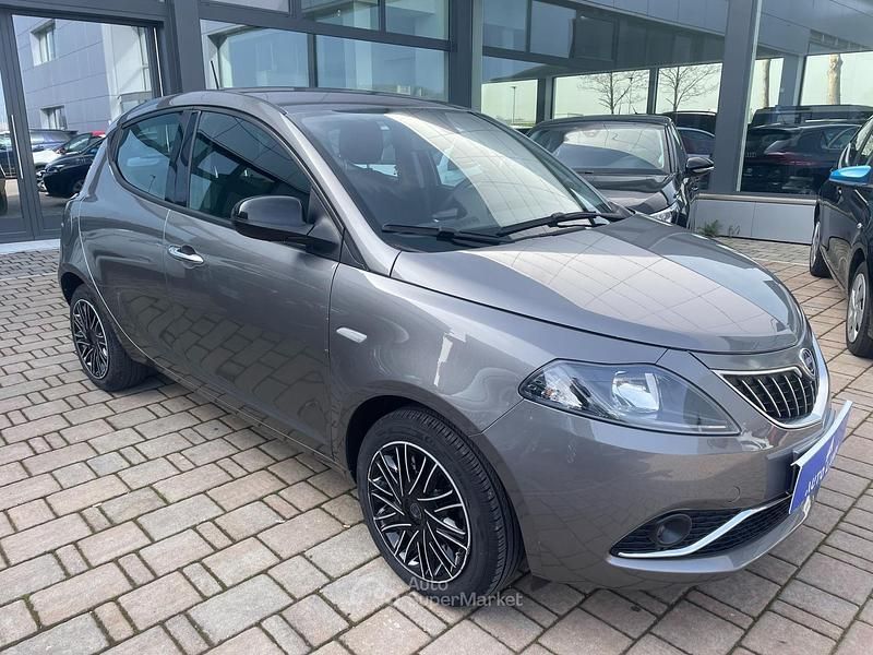 Usata Lancia Ypsilon Gold 69 CV (50 kW) 2022 Gray Utilitaria