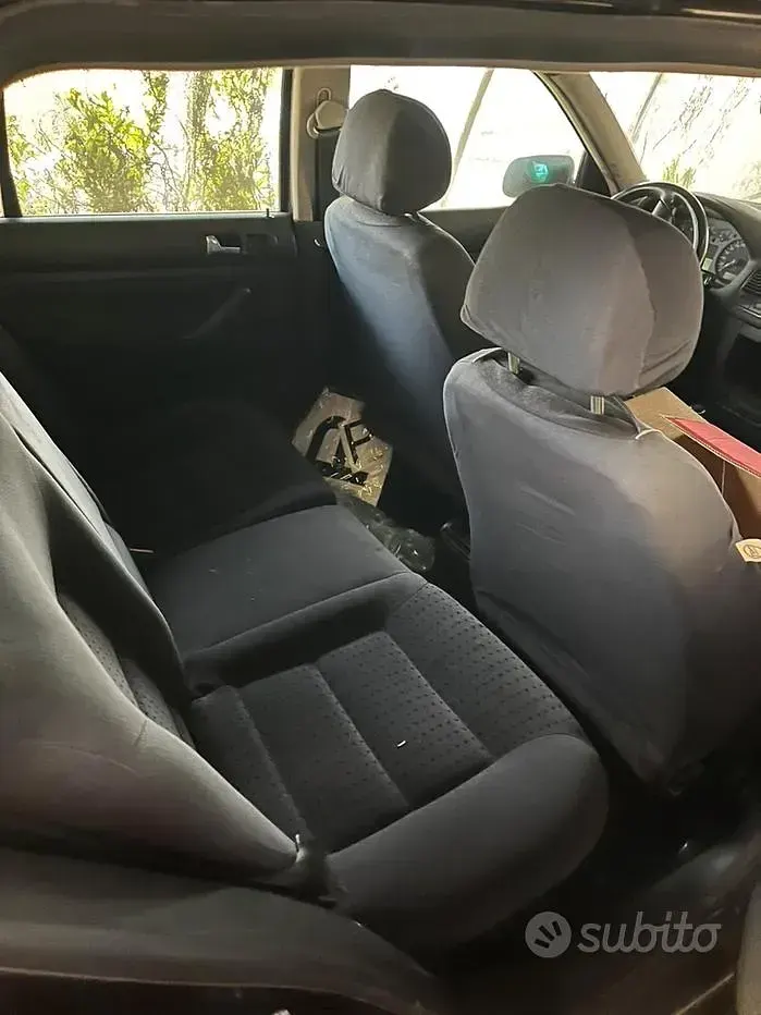 Begagnad VW Golf IV 75 HK (55 kW) 2002 Svart Halvkombi