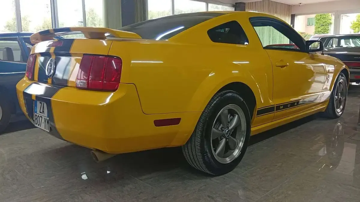Usata Ford Mustang 245 CV (180 kW) 2006 Giallo Coupé