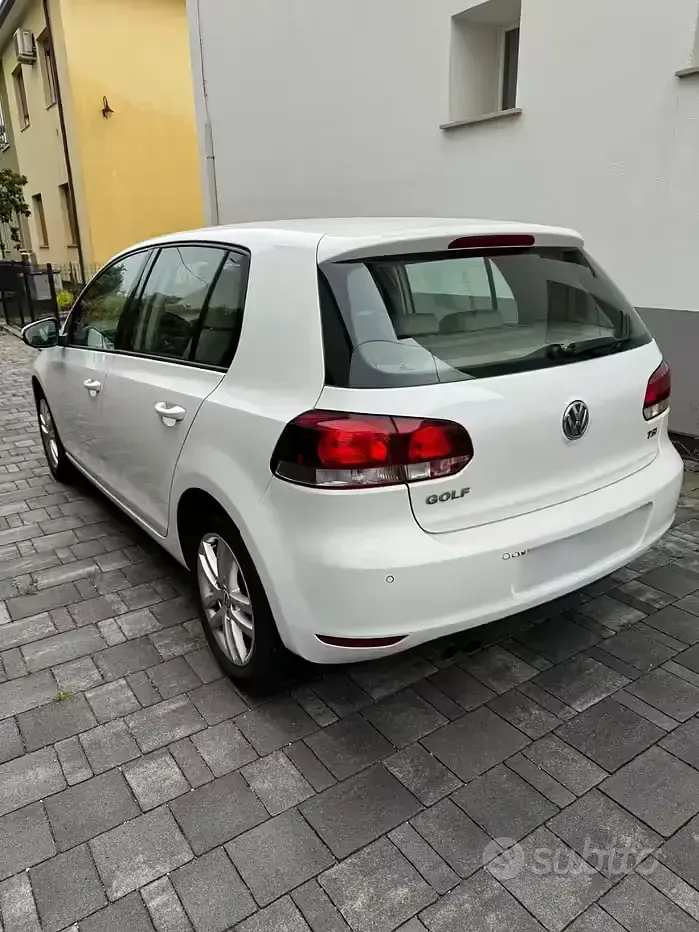 Usata VW Golf VI 122 CV (89 kW) 2012 Bianco Utilitaria