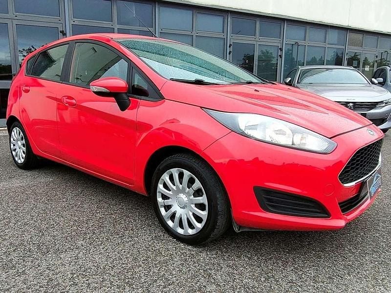 Usata Ford Fiesta 75 CV (55 kW) 2017 Rosso Utilitaria