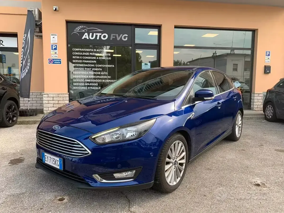 Usata Ford Focus Titanium 125 CV (91 kW) 2015 Blu Berlina