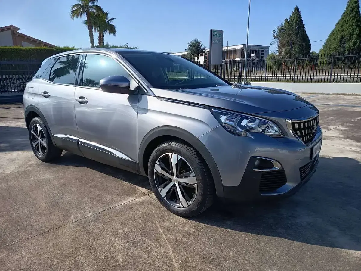 Usata Peugeot 3008 Business-Line 120 CV (88 kW) 2018 Grigio SUV