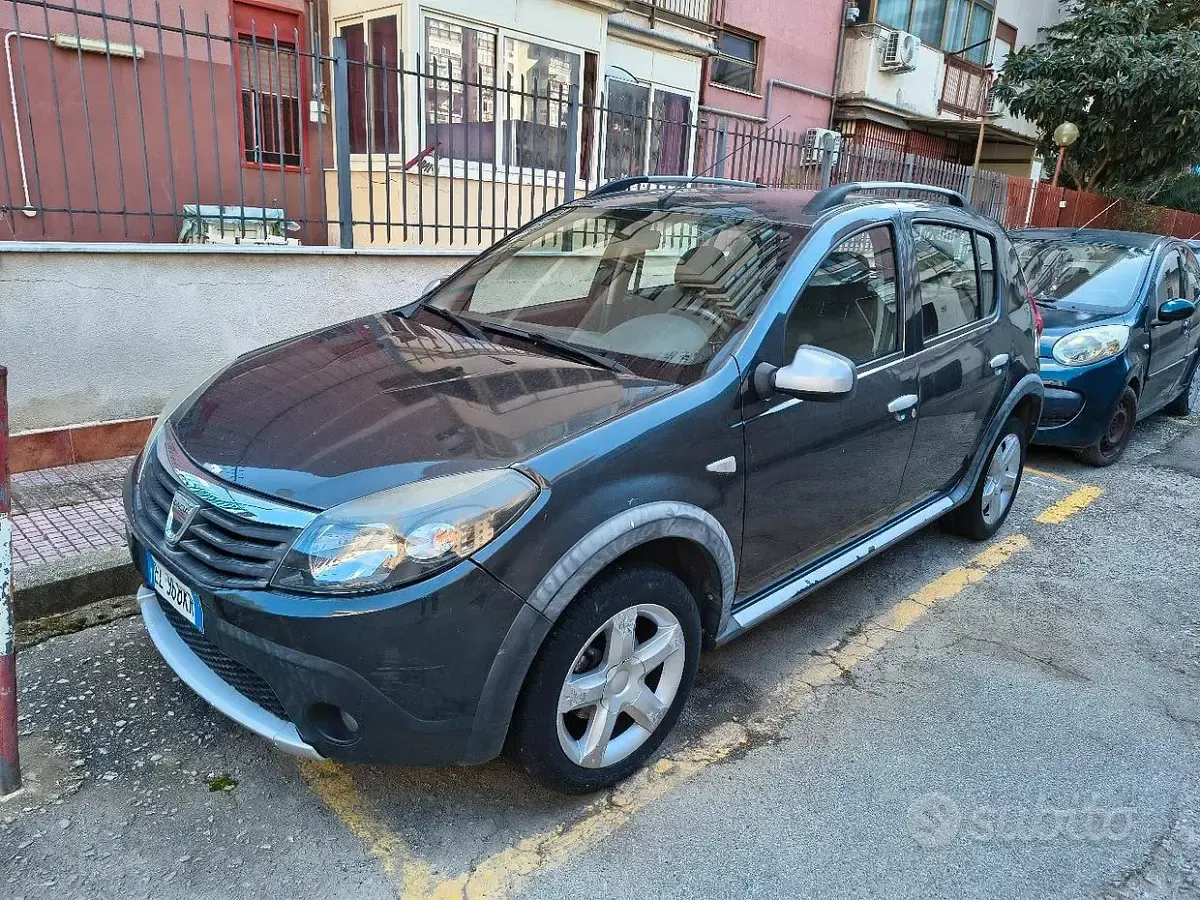 Usata Dacia Sandero Stepway 88 CV (64 kW) 2012 Grigio Berlina