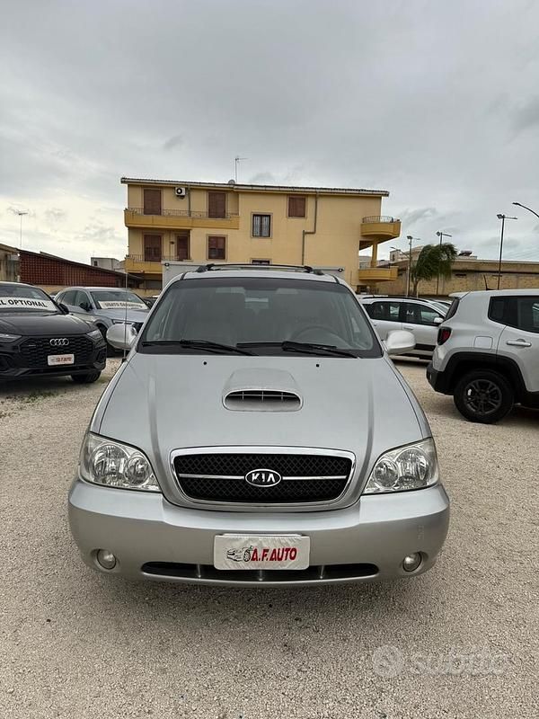 Usata Kia Carnival Comfort 145 CV (106 kW) 2004 Grigio Monovolume