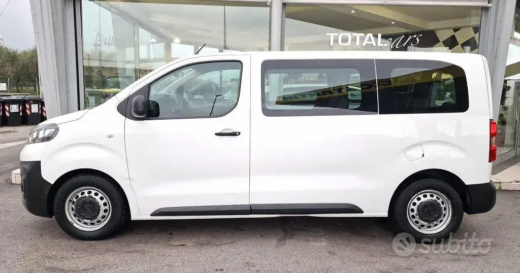 Usata Opel Vivaro-e Combi S 102 CV (75 kW) 2020 Bianco Monovolume