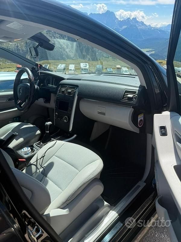 Usata Mercedes B200 2010 Nero Monovolume