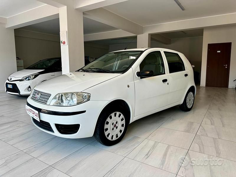 Usata Fiat Punto Active 59 CV (43 kW) 2010 Bianco Berlina