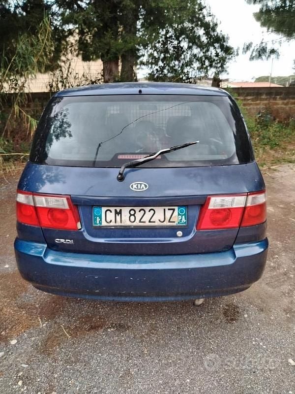 Usata Kia Carens 112 CV (82 kW) 2004 Blu Monovolume