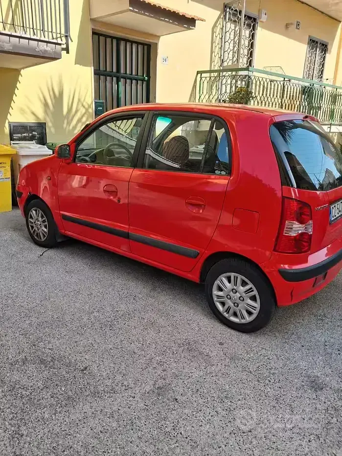 Usata Hyundai Atos 63 CV (46 kW) 2005 Rosso Utilitaria