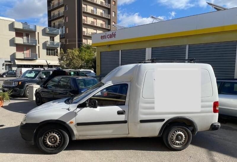 Usata Opel Combo 65 CV (47 kW) 2001 Bianco Monovolume