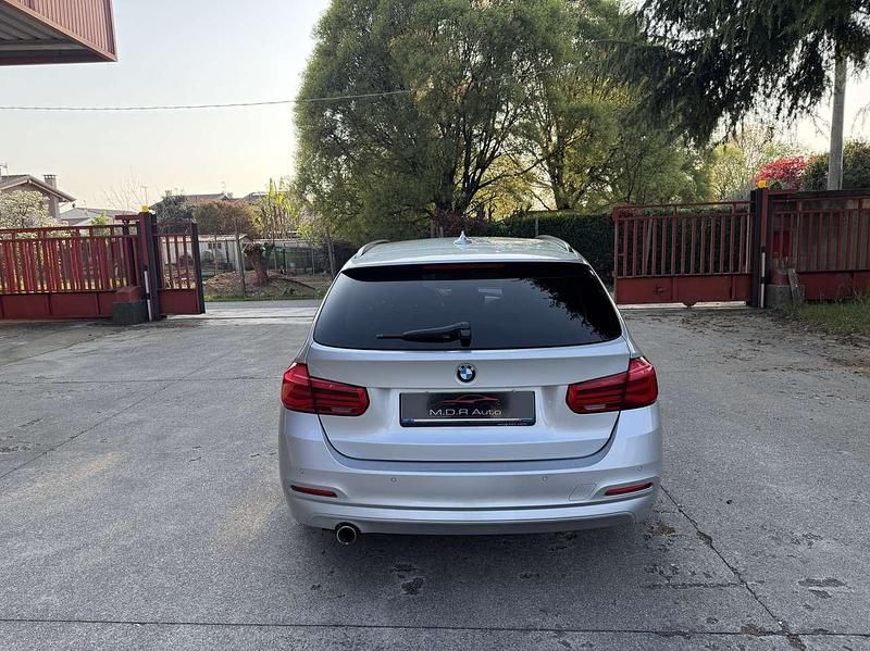 Usata BMW 318 Luxury Line 150 CV (110 kW) 2015 Argento Station wagon