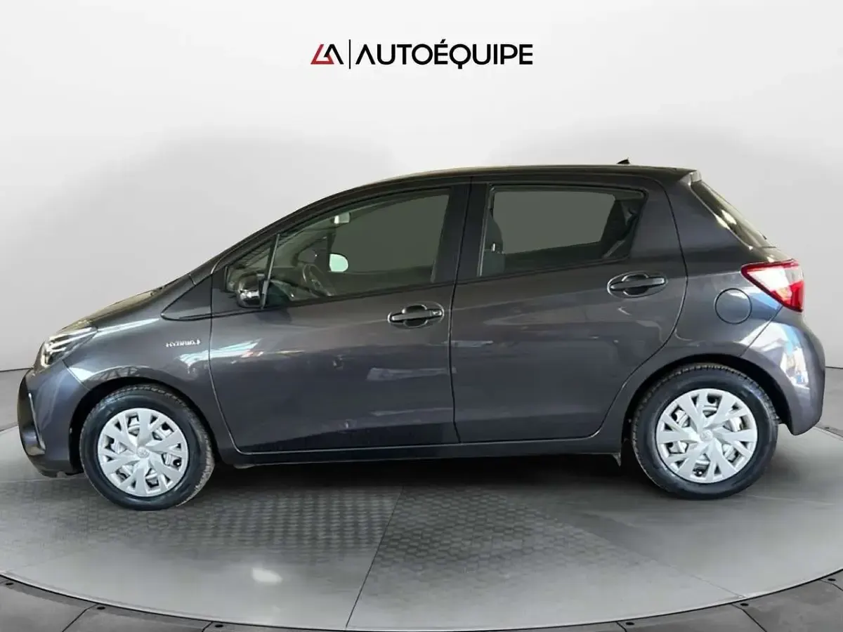 Usata Toyota Yaris Hybrid Active 101 CV (74 kW) 2019 Grigio Berlina