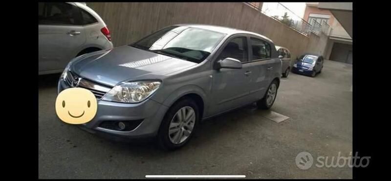 Usata Opel Astra Enjoy 101 CV (74 kW) 2007 Grigio Berlina
