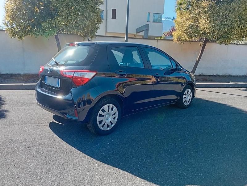 Usata Toyota Yaris Hybrid 73 CV (53 kW) 2019 Blu Berlina