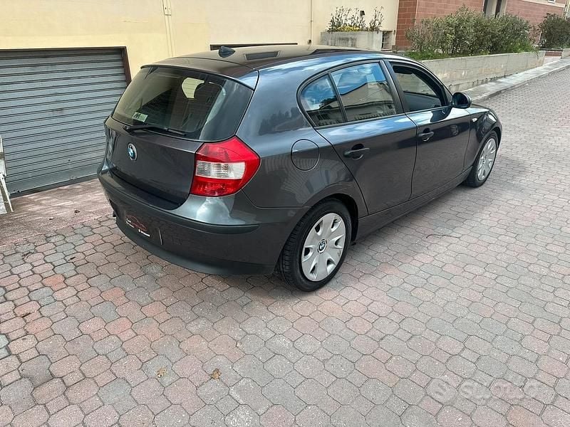 Usata BMW 118 122 CV (89 kW) 2005 Grigio Utilitaria