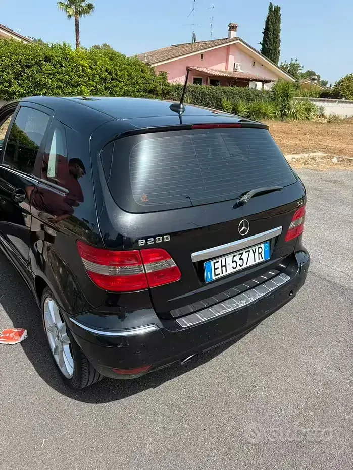 Usata Mercedes B200 Premium 140 CV (102 kW) 2011 Nero Utilitaria