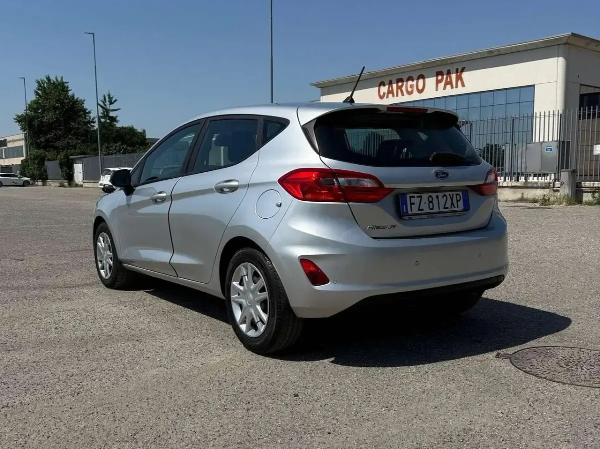 Usata Ford Fiesta 86 CV (63 kW) 2019 Grigio Utilitaria